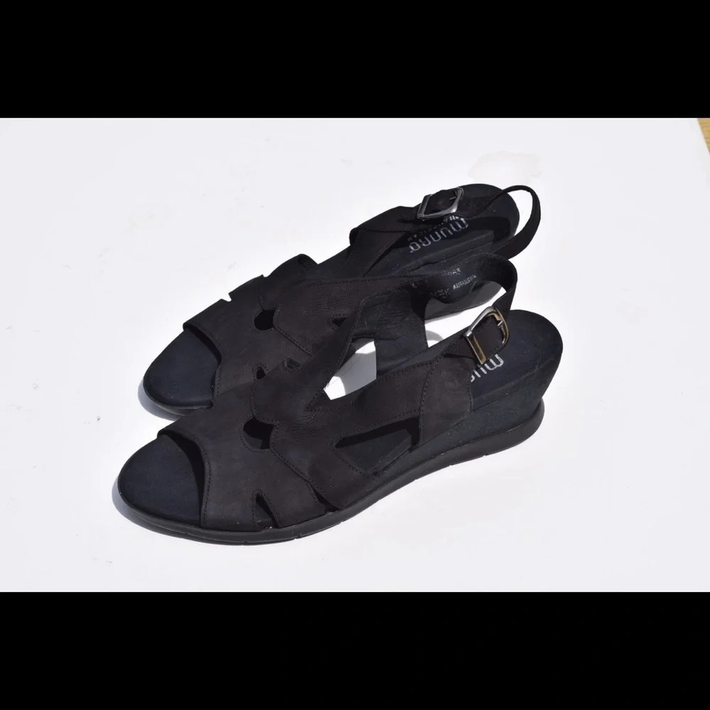 Munro American sandals